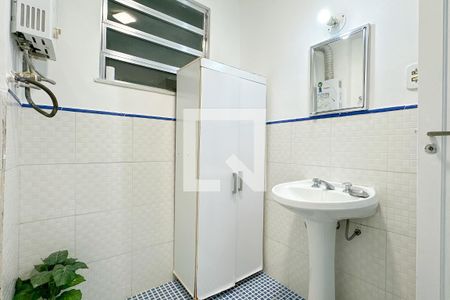 Banheiro de apartamento para alugar com 2 quartos, 57m² em Copacabana, Rio de Janeiro