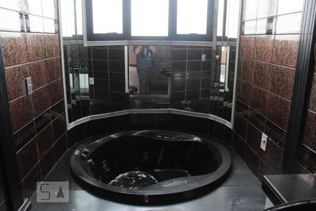 Apartamento à venda com 195m², 4 quartos e 2 vagas Apartamento à venda com 195m², 4 quartos e 2 vagasBanheiro da Suíte