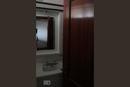 Apartamento à venda com 195m², 4 quartos e 2 vagas Apartamento à venda com 195m², 4 quartos e 2 vagasBanheiro 2