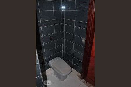 Apartamento à venda com 195m², 4 quartos e 2 vagas Apartamento à venda com 195m², 4 quartos e 2 vagasBanheiro 1