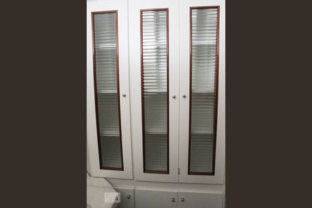 Apartamento à venda com 195m², 4 quartos e 2 vagas Apartamento à venda com 195m², 4 quartos e 2 vagasDetalhe Banheiro 2