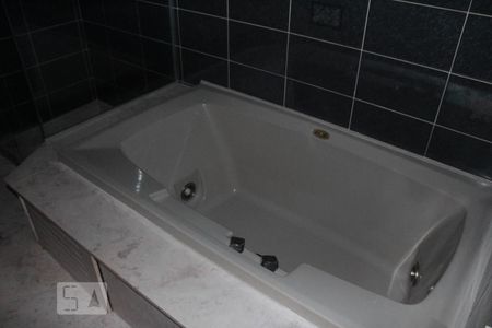 Apartamento à venda com 195m², 4 quartos e 2 vagas Apartamento à venda com 195m², 4 quartos e 2 vagasBanheiro 1