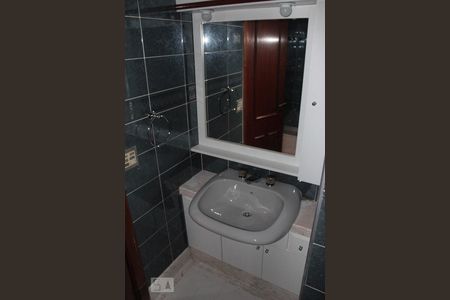 Apartamento à venda com 195m², 4 quartos e 2 vagas Apartamento à venda com 195m², 4 quartos e 2 vagasBanheiro 1