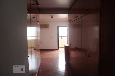 Apartamento à venda com 195m², 4 quartos e 2 vagas Apartamento à venda com 195m², 4 quartos e 2 vagasSuíte