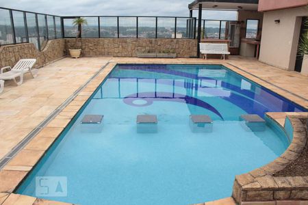 Apartamento à venda com 195m², 4 quartos e 2 vagas Apartamento à venda com 195m², 4 quartos e 2 vagasPiscina