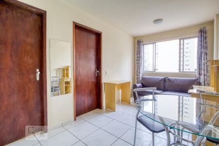 Sala de apartamento para alugar com 1 quarto, 41m² em Centro, Curitiba