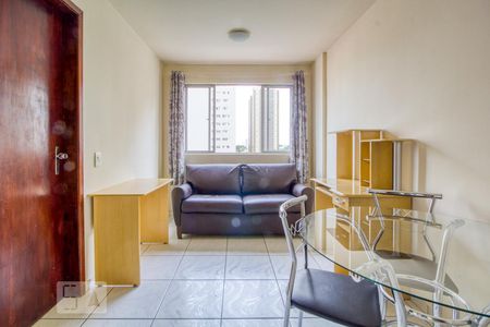 Sala de apartamento para alugar com 1 quarto, 41m² em Centro, Curitiba