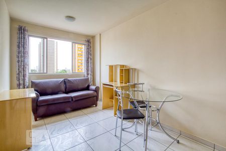 Sala de apartamento para alugar com 1 quarto, 41m² em Centro, Curitiba
