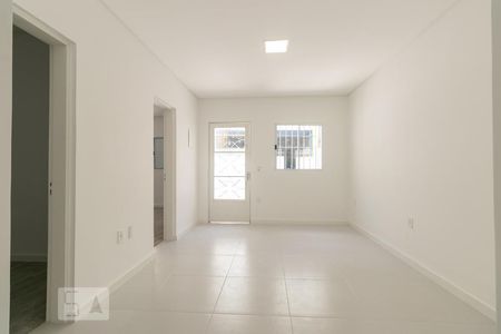 Sala de casa para alugar com 2 quartos, 93m² em Vila Invernada, São Paulo