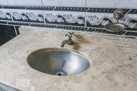 Casa para alugar com 850m², 4 quartos e 7 vagasBanheiro