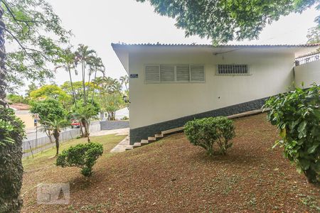 Casa para alugar com 850m², 4 quartos e 7 vagasFachada