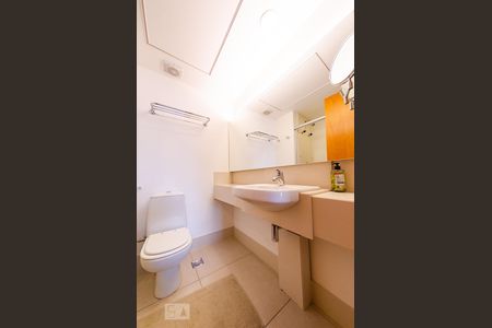 Banheiro de kitnet/studio para alugar com 1 quarto, 25m² em Cidade Jardim, Belo Horizonte