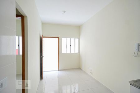 Sala e cozimha de apartamento para alugar com 2 quartos, 40m² em Vila Esperança, São Paulo