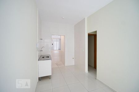 Sala e cozinha de apartamento para alugar com 2 quartos, 40m² em Vila Esperança, São Paulo