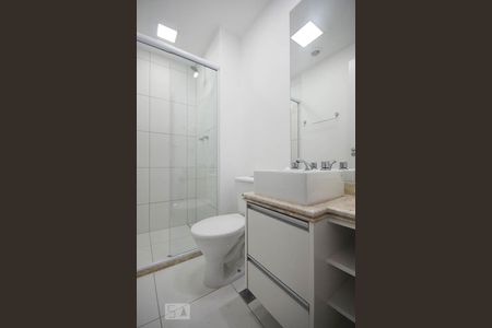 Banheiro de apartamento para alugar com 2 quartos, 49m² em Vila Andrade, São Paulo