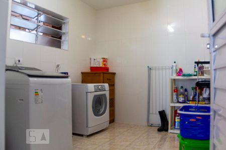 Casa à venda com 300m², 4 quartos e 6 vagas Casa à venda com 300m², 4 quartos e 6 vagasÁrea de Serviço