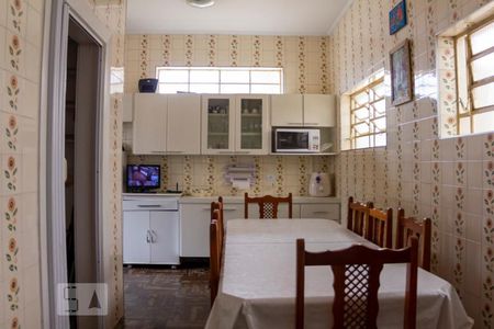 Casa à venda com 300m², 4 quartos e 6 vagas Casa à venda com 300m², 4 quartos e 6 vagasCopa