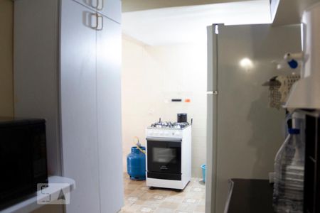 Casa à venda com 300m², 4 quartos e 6 vagas Casa à venda com 300m², 4 quartos e 6 vagasCozinha Edícula 2