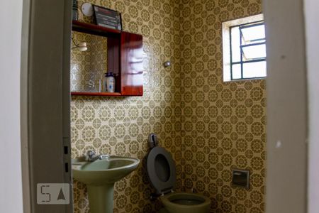 Casa à venda com 300m², 4 quartos e 6 vagas Casa à venda com 300m², 4 quartos e 6 vagasBanheiro da edícula 2