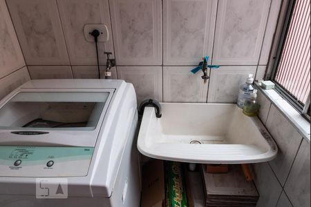 Apartamento à venda com 74m², 2 quartos e 2 vagasLavanderia