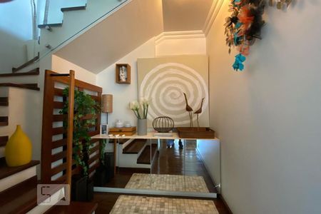 Escada de apartamento à venda com 3 quartos, 186m² em Vila Suzana, São Paulo