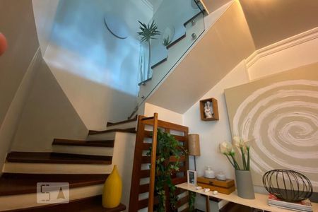 Escada de apartamento à venda com 3 quartos, 186m² em Vila Suzana, São Paulo