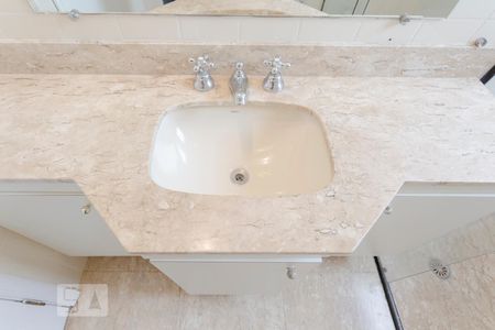 Apartamento à venda com 190m², 3 quartos e 3 vagasBanheiro da Suíte 2