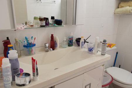 Casa à venda com 240m², 3 quartos e 2 vagasBanheiro da Suíte