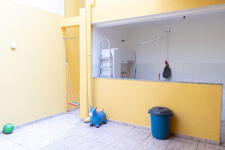 Casa à venda com 240m², 3 quartos e 2 vagasQuintal