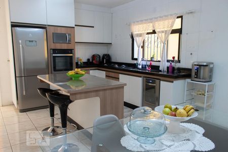 Casa à venda com 240m², 3 quartos e 2 vagasCozinha