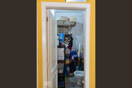 Casa à venda com 240m², 3 quartos e 2 vagasBanheiro de Serviço