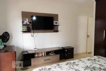 Casa à venda com 240m², 3 quartos e 2 vagasSuíte