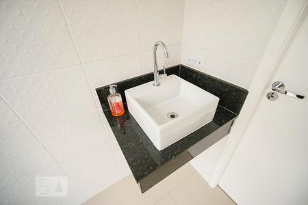 Casa à venda com 300m², 3 quartos e 7 vagasDetalhe lavabo suíte 02