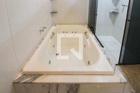 Casa à venda com 750m², 6 quartos e 6 vagasBanheiro da Suíte 1