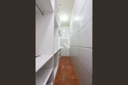Casa à venda com 750m², 6 quartos e 6 vagasCloset da suíte 1