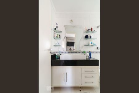 Apartamento à venda com 97m², 2 quartos e 1 vaga Apartamento à venda com 97m², 2 quartos e 1 vagaBanheiro suíte