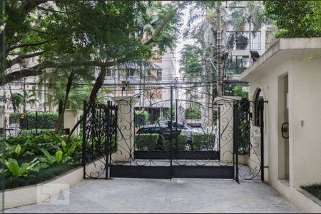 Apartamento à venda com 97m², 2 quartos e 1 vaga Apartamento à venda com 97m², 2 quartos e 1 vagaFachada e portaria