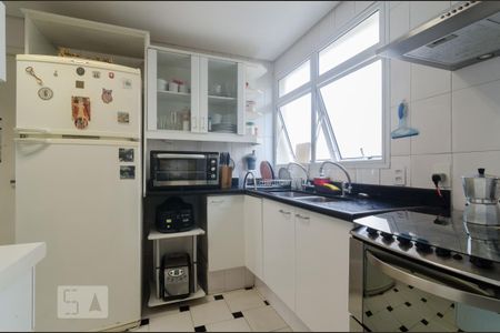 Apartamento à venda com 97m², 2 quartos e 1 vaga Apartamento à venda com 97m², 2 quartos e 1 vagaCozinha