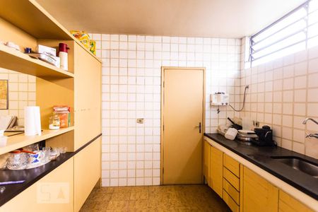 Casa à venda com 466m², 6 quartos e 5 vagas Casa à venda com 466m², 6 quartos e 5 vagasCozinha