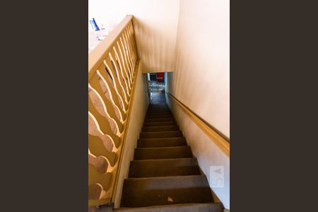 Casa à venda com 466m², 6 quartos e 5 vagas Casa à venda com 466m², 6 quartos e 5 vagasEscada