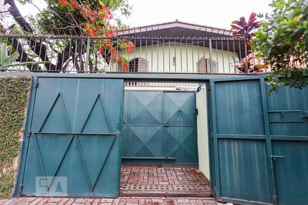 Casa à venda com 466m², 6 quartos e 5 vagas Casa à venda com 466m², 6 quartos e 5 vagasFachada