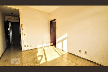 Sala de apartamento para alugar com 1 quarto, 40m² em Floresta, Belo Horizonte