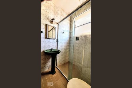 Banheiro de apartamento para alugar com 1 quarto, 40m² em Floresta, Belo Horizonte