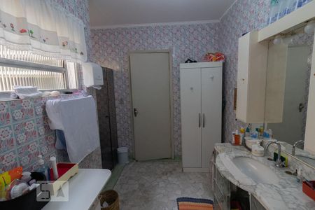 Banheiro de casa à venda com 3 quartos, 300m² em Vila Isolina Mazzei, São Paulo