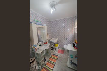 Banheiro de casa à venda com 3 quartos, 300m² em Vila Isolina Mazzei, São Paulo