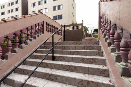 Apartamento à venda com 60m², 2 quartos e 1 vagaEscada de acesso 