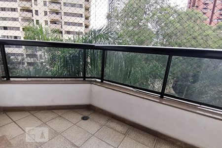 Apartamento para alugar com 230m², 3 quartos e 4 vagas Apartamento para alugar com 230m², 3 quartos e 4 vagasSacada