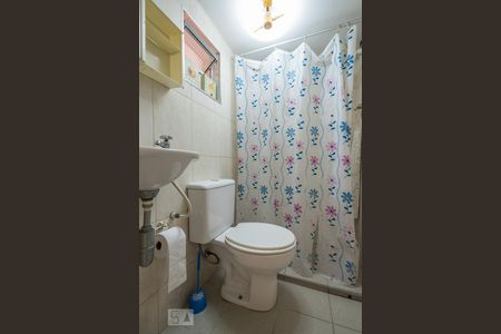 Casa à venda com 158m², 3 quartos e 2 vagas Casa à venda com 158m², 3 quartos e 2 vagasBanheiro de Serviço