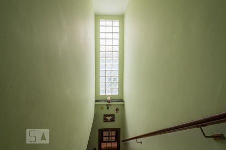 Casa à venda com 158m², 3 quartos e 2 vagas Casa à venda com 158m², 3 quartos e 2 vagasEscada