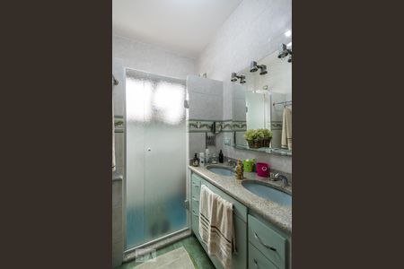 Casa à venda com 158m², 3 quartos e 2 vagas Casa à venda com 158m², 3 quartos e 2 vagasBanheiro